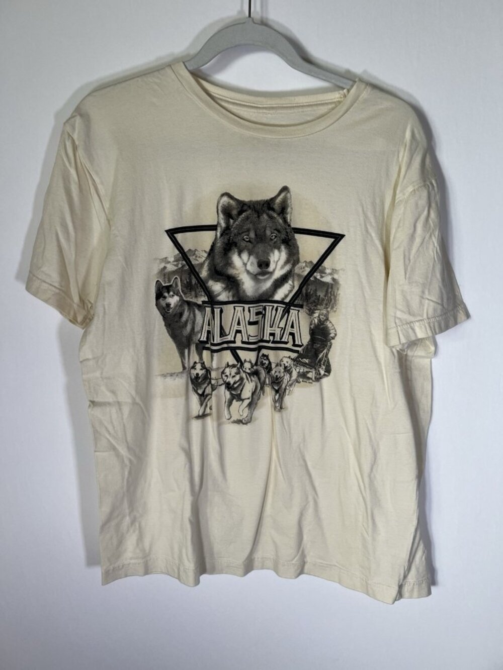 Del Sol color change wolf Alaska graphic cream tshirt L outdoor wildlife